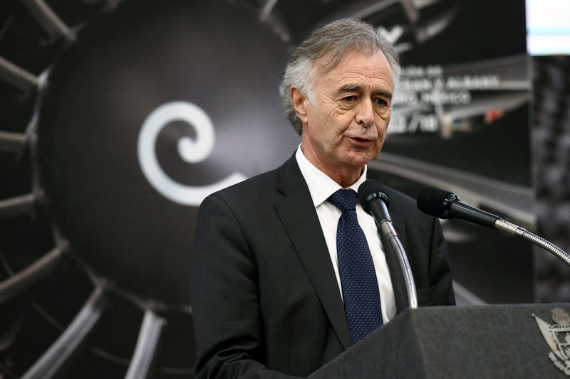 © Reuters. FILE PHOTO: Safran Chief Executive Petitcolin delivers speech during the inauguration of the Safran Aircraft Engines plant in Queretaro