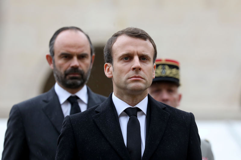 © Reuters. LES FRANÇAIS ONT PLUS CONFIANCE EN PHILIPPE QU'EN MACRON