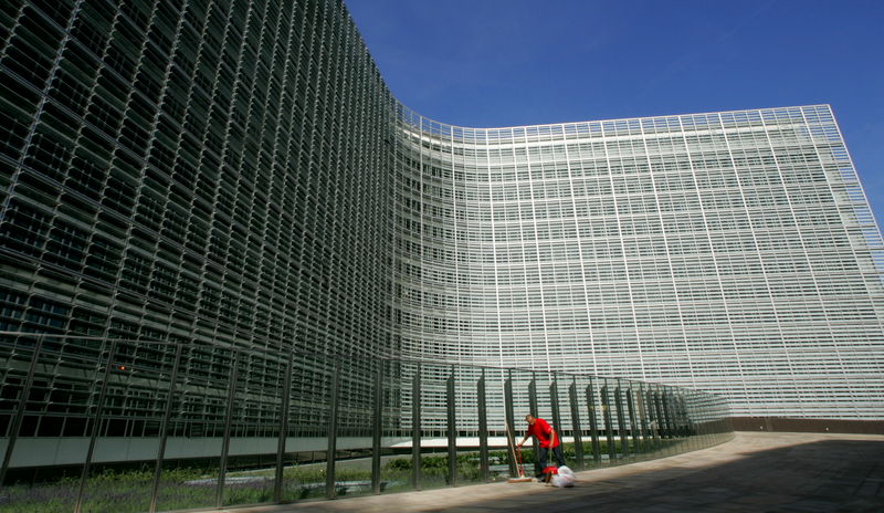 © Reuters. A worker cleans outside the future headquarters of the European Commission in Brussels, September 2,..