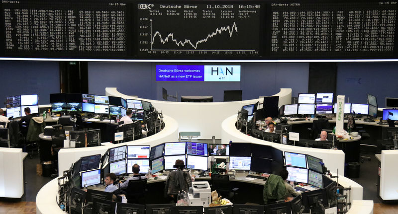 © Reuters. The German share price index DAX graph at the stock exchange in Frankfurt