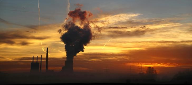 © Reuters. FILE PHOTO: The Uniper coal power plant in Hanau