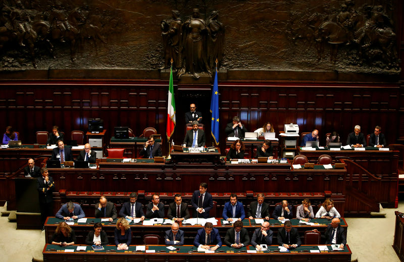 © Reuters. Italian Prime Minister Giuseppe Conte speaks during his first session at the Lower House of the Parliament in Rome