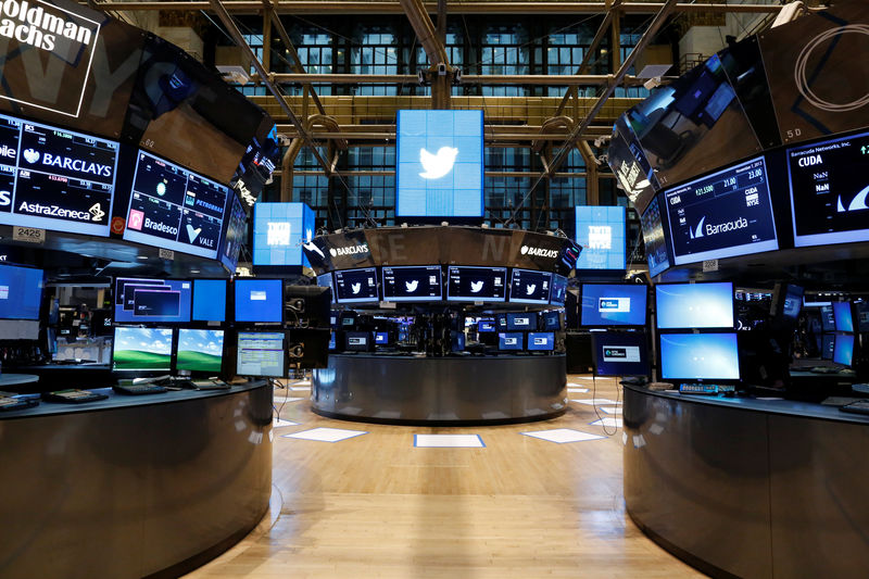 © Reuters. FILE PHOTO: FILE PHOTO: The floor of the NYSE stands ready for the Twitter Inc. IPO in New York