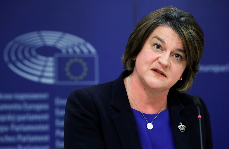 © Reuters. La dirigente del partido norirlandés DUP Arlene Foster durante una rueda de prensa en el Parlamento Europeo en Bruselas