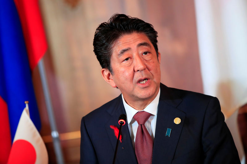 © Reuters. Japanese Prime Minister Shinzo Abe attends the joint news conference of the Japan-Mekong Summit Meeting at the Akasaka Palace State Guest House in Tokyo