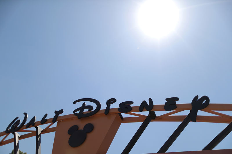 © Reuters. The entrance to Walt Disney studios is seen in Burbank