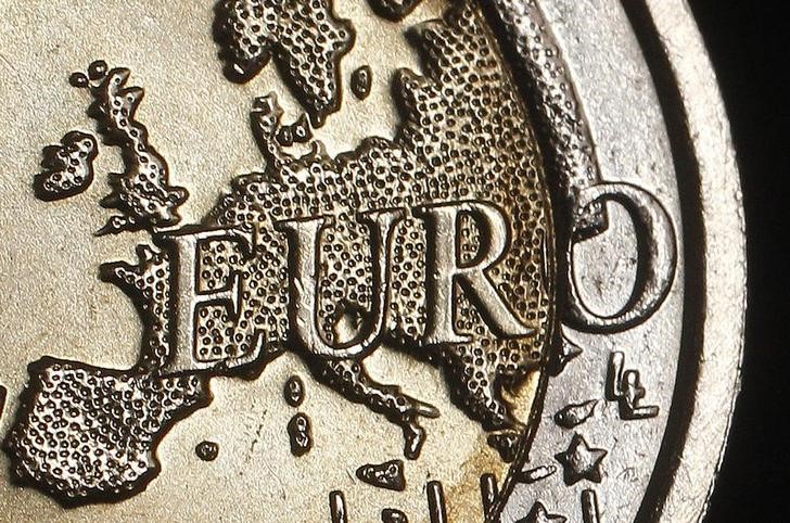 © Reuters. The map of Europe features on the face of a two Euro coin in this photo illustration taken in Rome