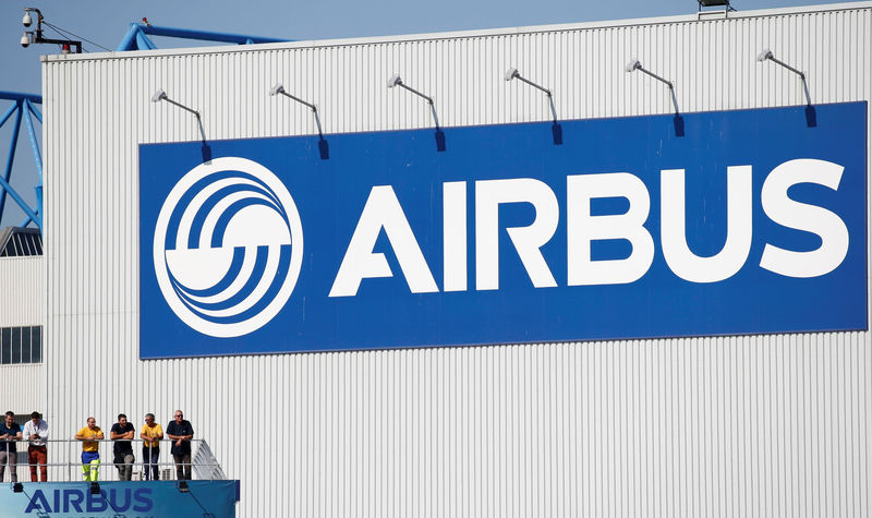 © Reuters. Logo of Airbus is seen as an Airbus Beluga XL transport plane prepares to take off during its first flight event in Colomiers near Toulouse