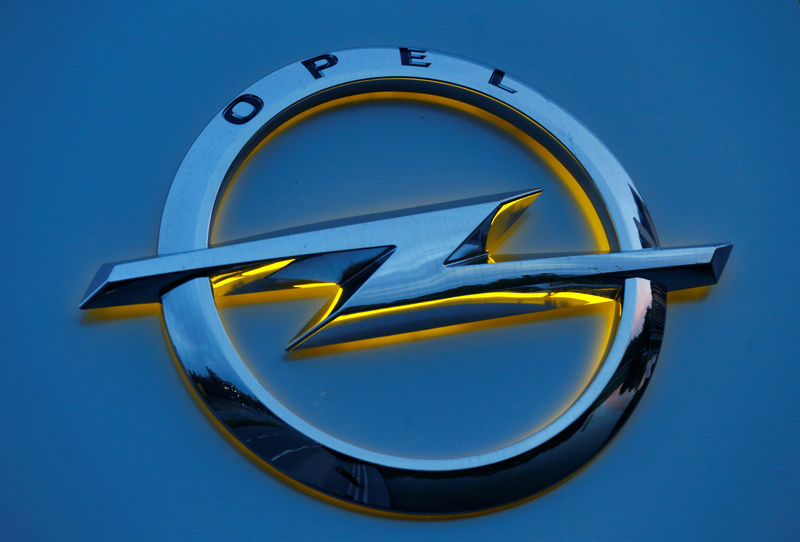 © Reuters. An Opel logo is pictured in Ruesselsheim