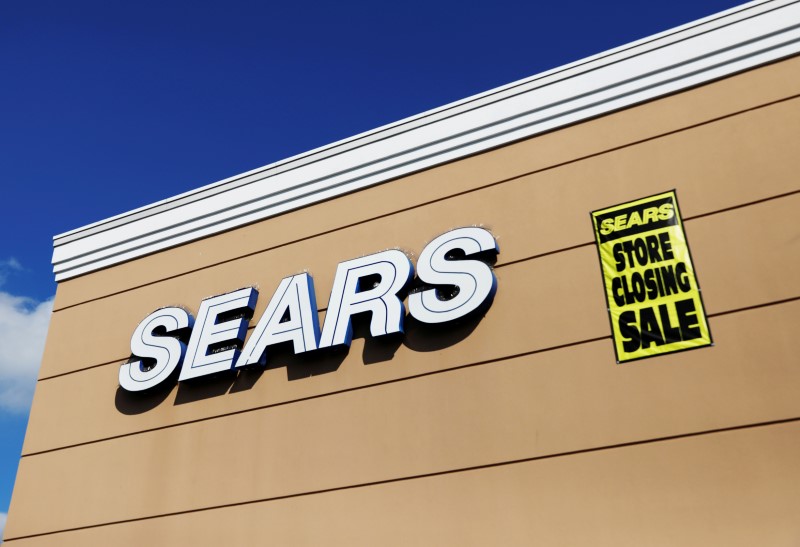 © Reuters. Placa anuncia liquidação de fechamento de loja da Sears em Nova York