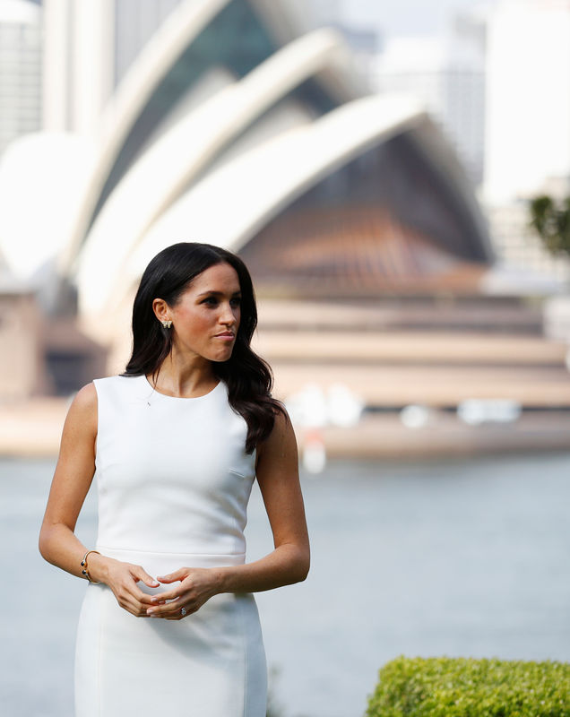 © Reuters. Britain's Meghan, Duchess of Sussex looks on next to Australia's Governor General Peter Cosgrove at Admiralty House during their visit in Sydney