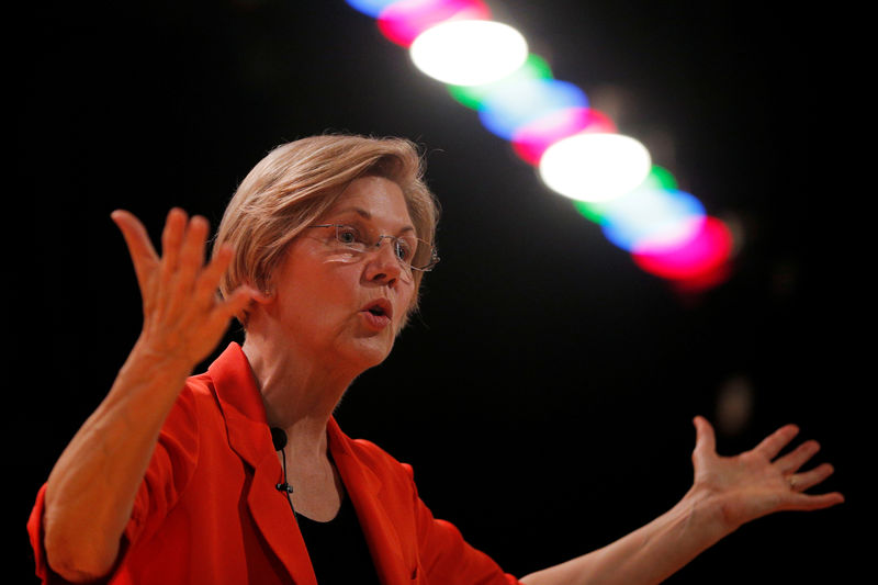 © Reuters. FILE PHOTO: U.S. Senator Warren holds a town hall meeting in Revere