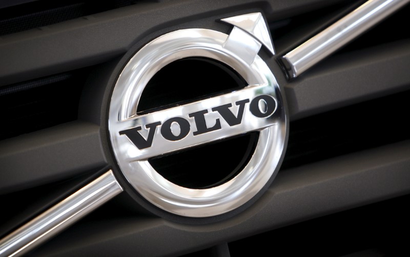 © Reuters. Logo of Volvo on the front grill of a Volvo truck in a customer showroom at the company's headquarters in Gothenburg