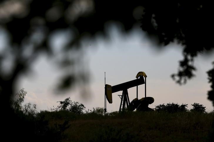 © Reuters. An oil pump jack can be seen in Cisco, Texas