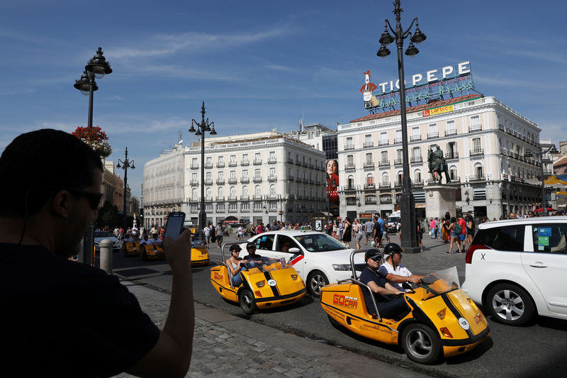 © Reuters. El Gobierno espera este año menos turistas por Cataluña y la saturación de 2017