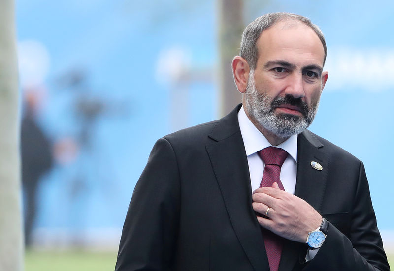 © Reuters. FILE PHOTO: Armenian Prime Minister Nikol Pashinyan  arrives for a NATO summit in Brussels, Belgium