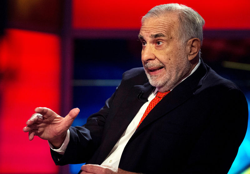 © Reuters. FILE PHOTO: Carl Icahn gives an interview on FOX Business Network's Neil Cavuto show in New York