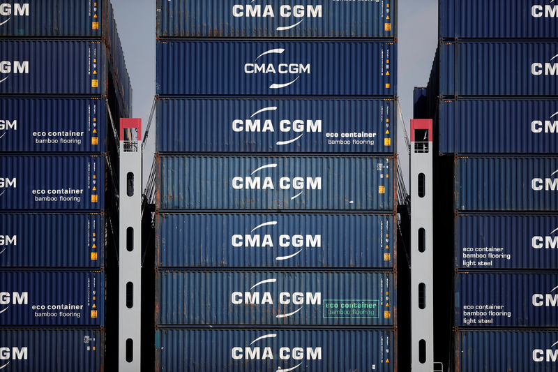 © Reuters. CMA CGM AUGMENTE SA PARTICIPATION DANS LE SUISSE CEVA LOGISTICS