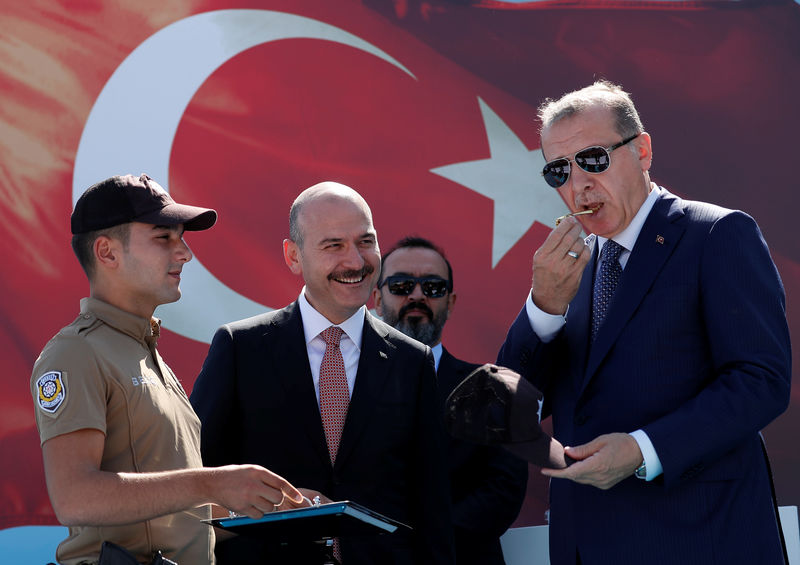 © Reuters. وزير الداخلية التركي: ننتظر اتفاقا مشتركا لتفتيش مقر القنصل السعودي