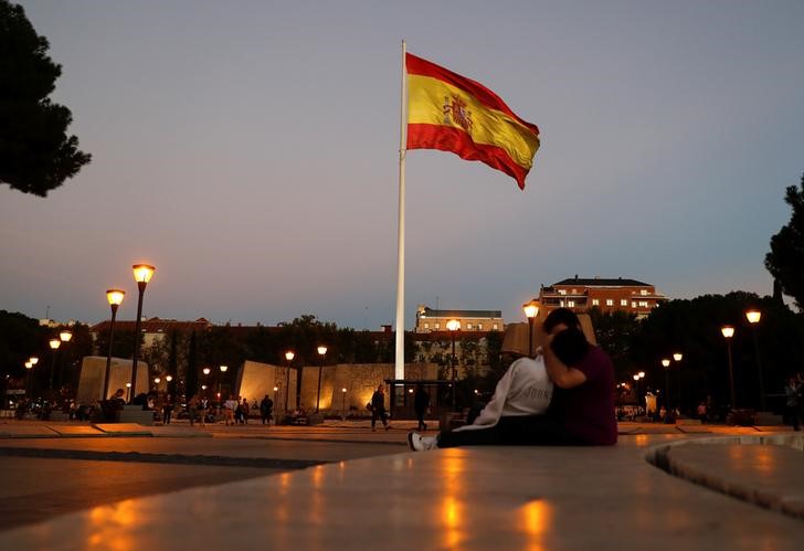 © Reuters. La deuda pública española se mantiene en agosto en el 98% del PIB