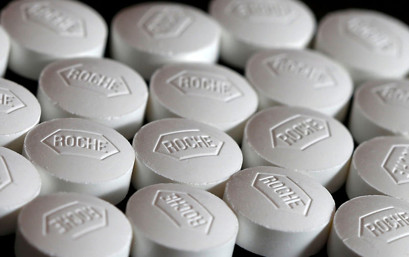 © Reuters. FILE PHOTO: File photo illustration of Roche tablets