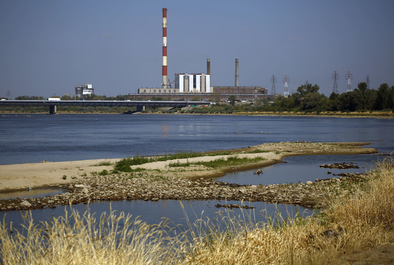 © Reuters. Теплоэлектростанция Zeran нефтегазовой компании Польши PGNiG в Варшаве