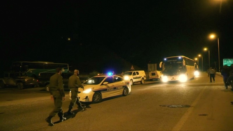 © Reuters. الأردن: نحو 300 من أفراد الخوذ البيضاء السوريين غادروا البلاد