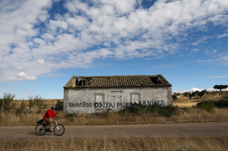© Reuters. La Diputación de Salamanca dictó en contra de la licencia para la mina de uranio de Berkeley