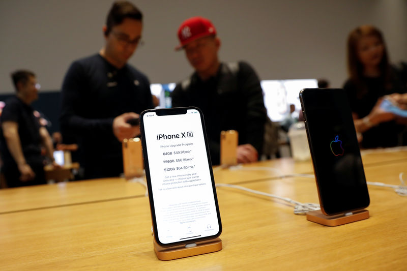 © Reuters. Novo iPhone da Apple exposto em uma loja de Nova York