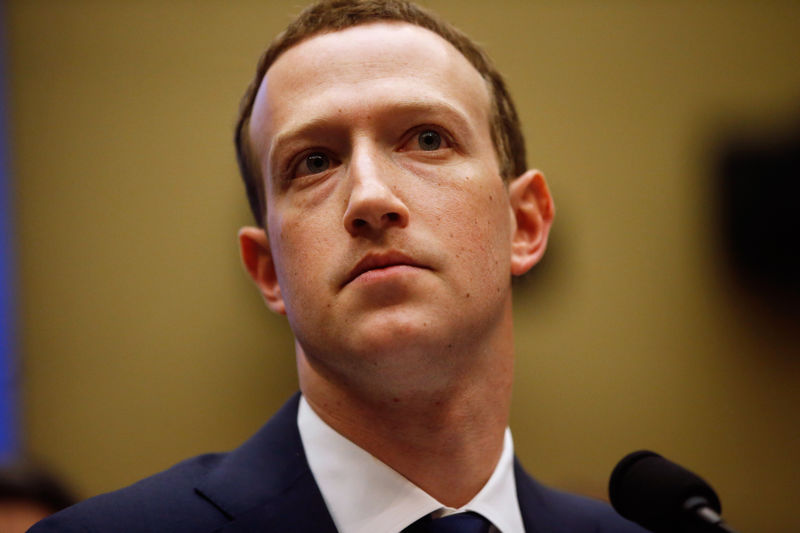 © Reuters. Presidente-executivo do Facebok, Mark Zuckerberg, durante depoimento ao Congresso norte-americano em Washington, Estados Unidos