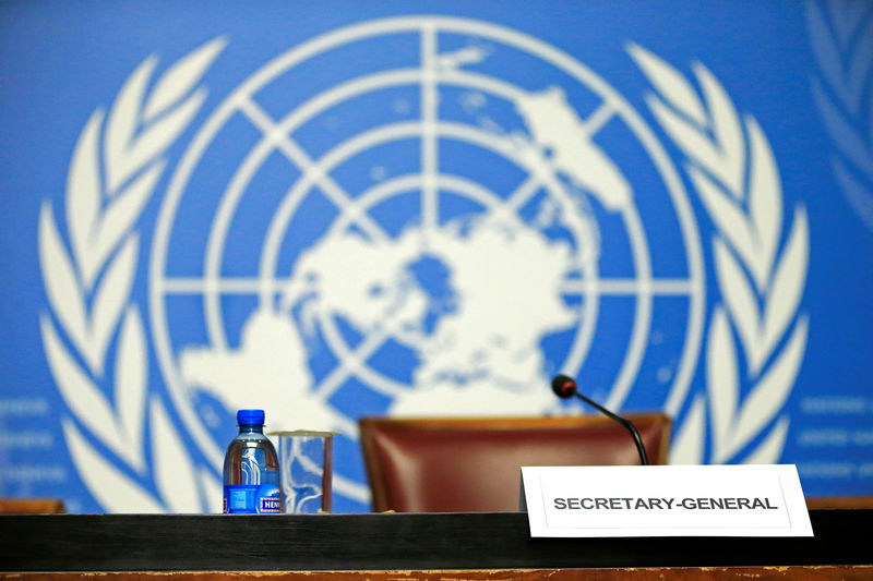 © Reuters. U.N. Secretary-General Ban Ki-moon empty desk is seen before his speech to the press conference at the United Nations European headquarters in Geneva