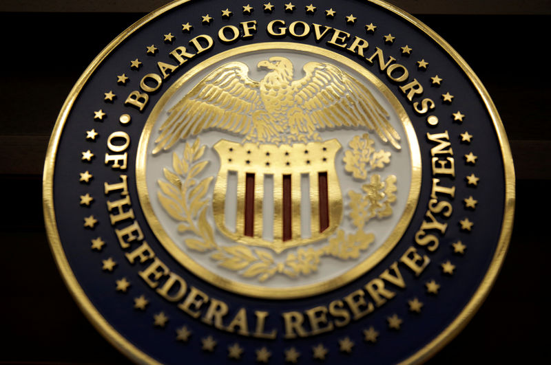 © Reuters. The seal for the Board of Governors of the Federal Reserve System is displayed in Washington