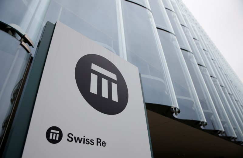 © Reuters. FILE PHOTO: The logo of the world's second largest reinsurer Swiss Re is seen outside the company's offices in Zurich