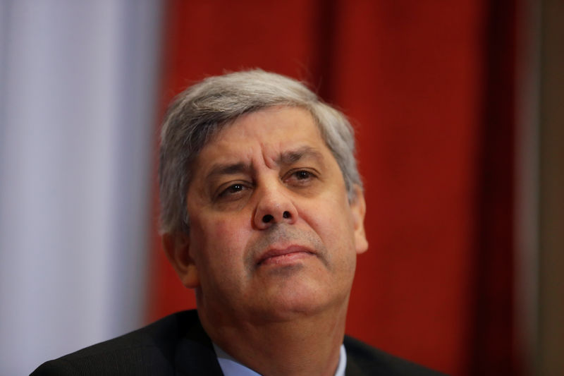 © Reuters. FILE PHOTO: Portugal's Finance Minister Mario Centeno attends a news conference to announce the 2019 state budget in Lisbon