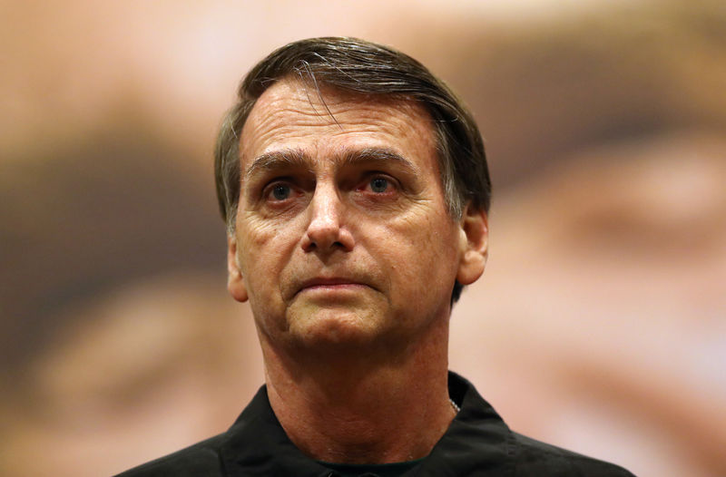 © Reuters. Presidential candidate Jair Bolsonaro is pictured during a news conference in Rio de Janeiro