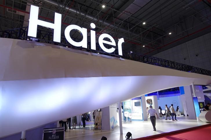 © Reuters. Haier sign is seen at its booth during the Aquatech China exhibition in Shanghai
