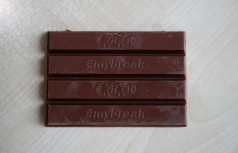 © Reuters. FILE PHOTO: A Kit Kat chocolate covered wafer bar manufactured by Nestle is seen in London