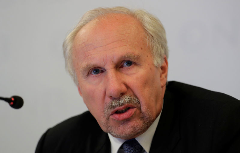 © Reuters. Ewald Nowotny, do Banco Central Europeu (BCE), durante coletiva de imprensa em Viena, na Áustria