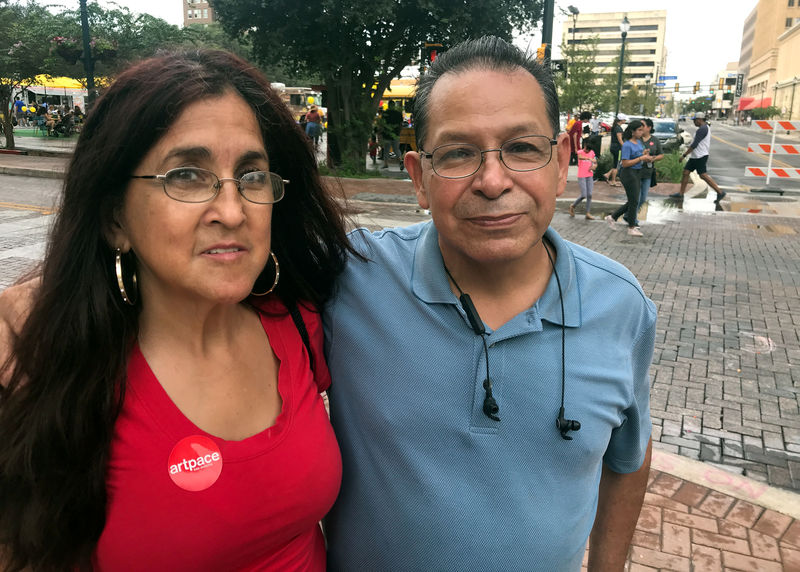 © Reuters. FILE PHOTO: Hispanic voters Roger Luna and his friend Dolores Alvarez pose for a photograph in San Antonio