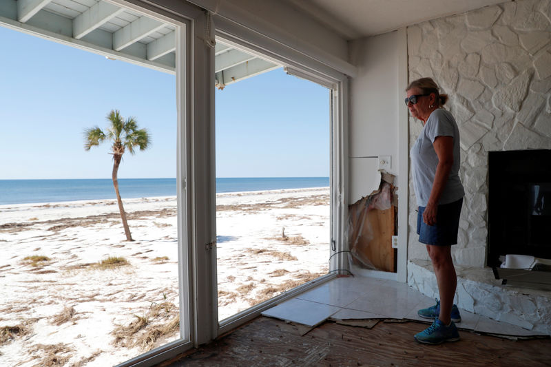 © Reuters. Katherine Shimonis, 69, stands in her living room damaged by Hurricane Michael in Port Saint Joe