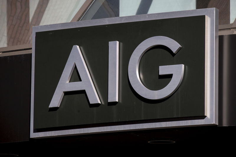 © Reuters. FILE PHOTO: The AIG logo is seen at its building in New York's financial district