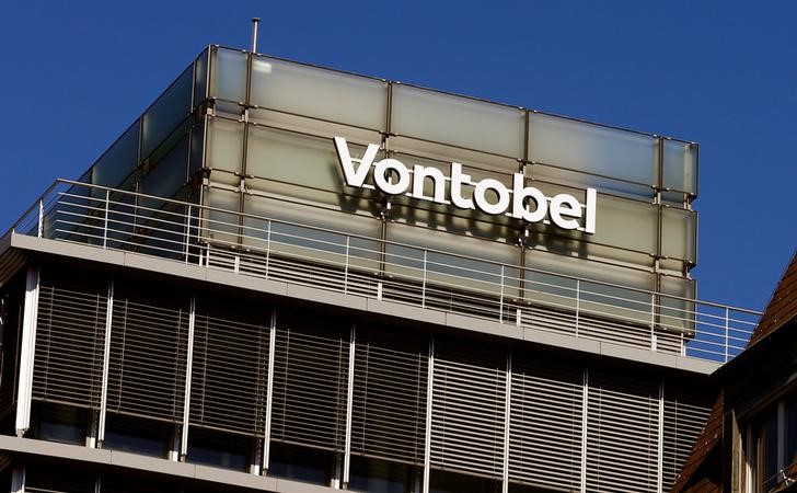 © Reuters. FILE PHOTO: Logo of Swiss bank Vontobel is seen in Zurich