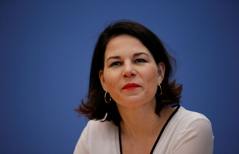 © Reuters. Leader of the German Green party Annalena Baerbock addresses a news conference in Berlin