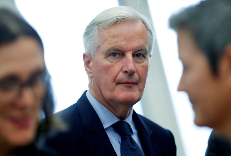 © Reuters. Barnier dice que el acuerdo del Brexit está al 90 por ciento, pero el tema de Irlanda podría descarrilarlo