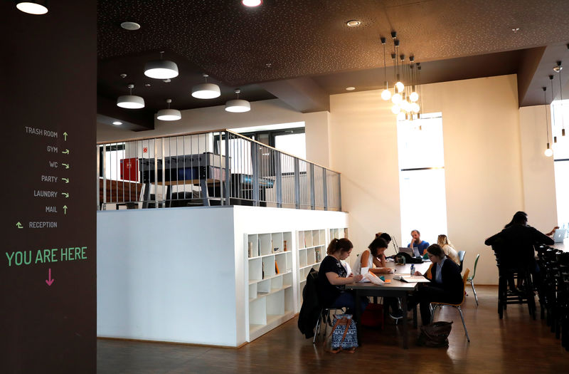 © Reuters. Students study in the Milestone student housing in Budapest