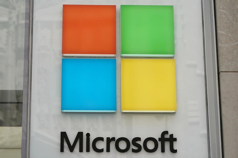 © Reuters. FILE PHOTO: A Microsoft store is pictured in New York City