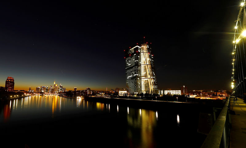 © Reuters. FILE PHOTO: The skyline with its financial district is photographed in Frankfurt