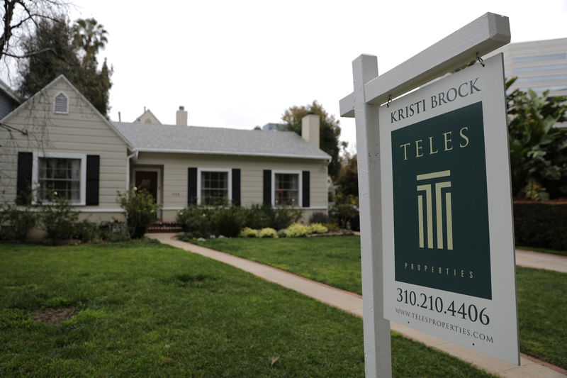 © Reuters. A home for sale is seen in Santa Monica