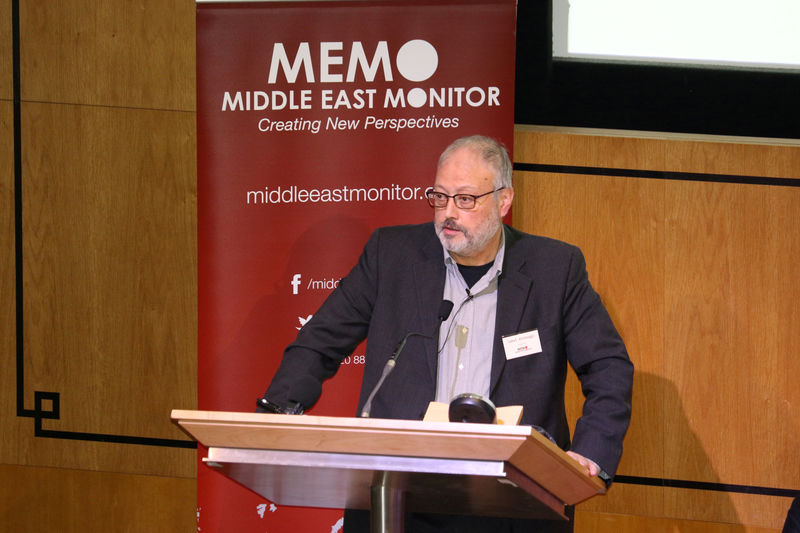 © Reuters. FILE PHOTO: Saudi dissident Jamal Khashoggi speaks at an event hosted by Middle East Monitor in London