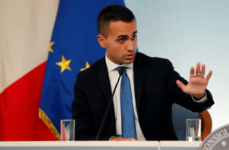 © Reuters. Italy's Minister of Labor and Industry Luigi Di Maio speaks during a news conference after a cabinet meeting at Chigi Palace in Rome